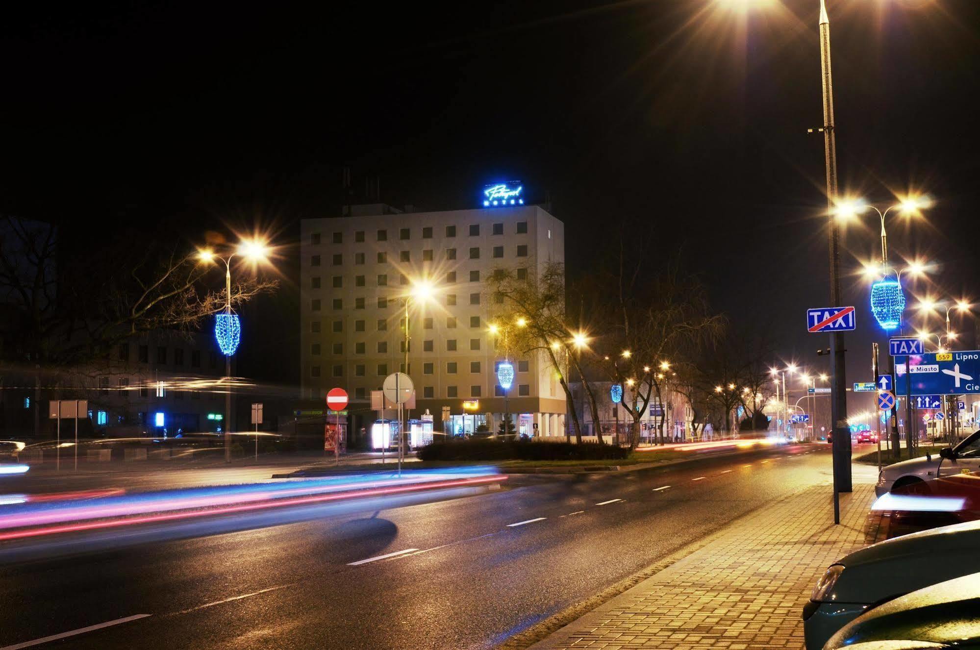Hotel Petropol Płock Extérieur photo