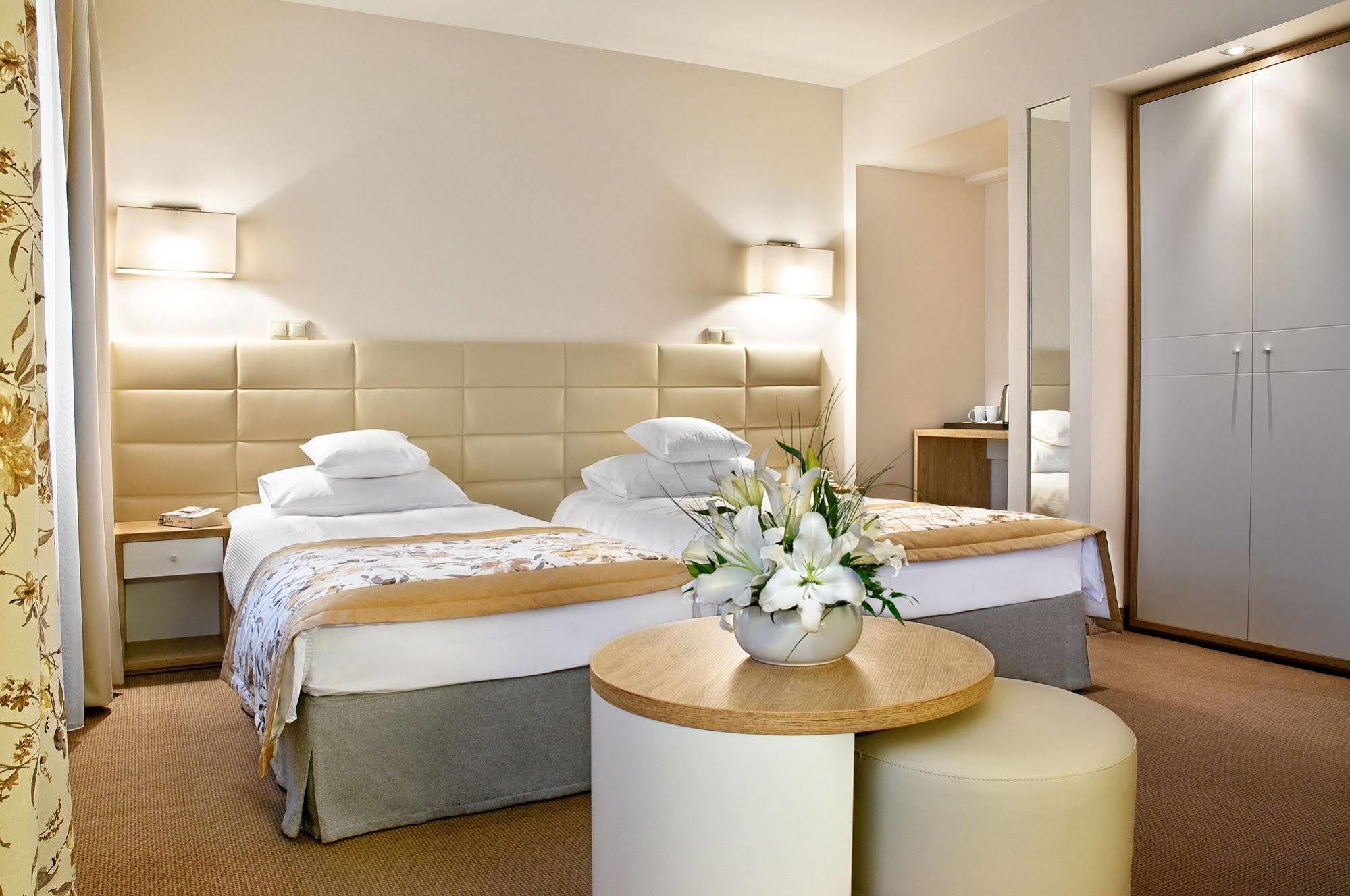 Hotel Petropol Płock Extérieur photo
