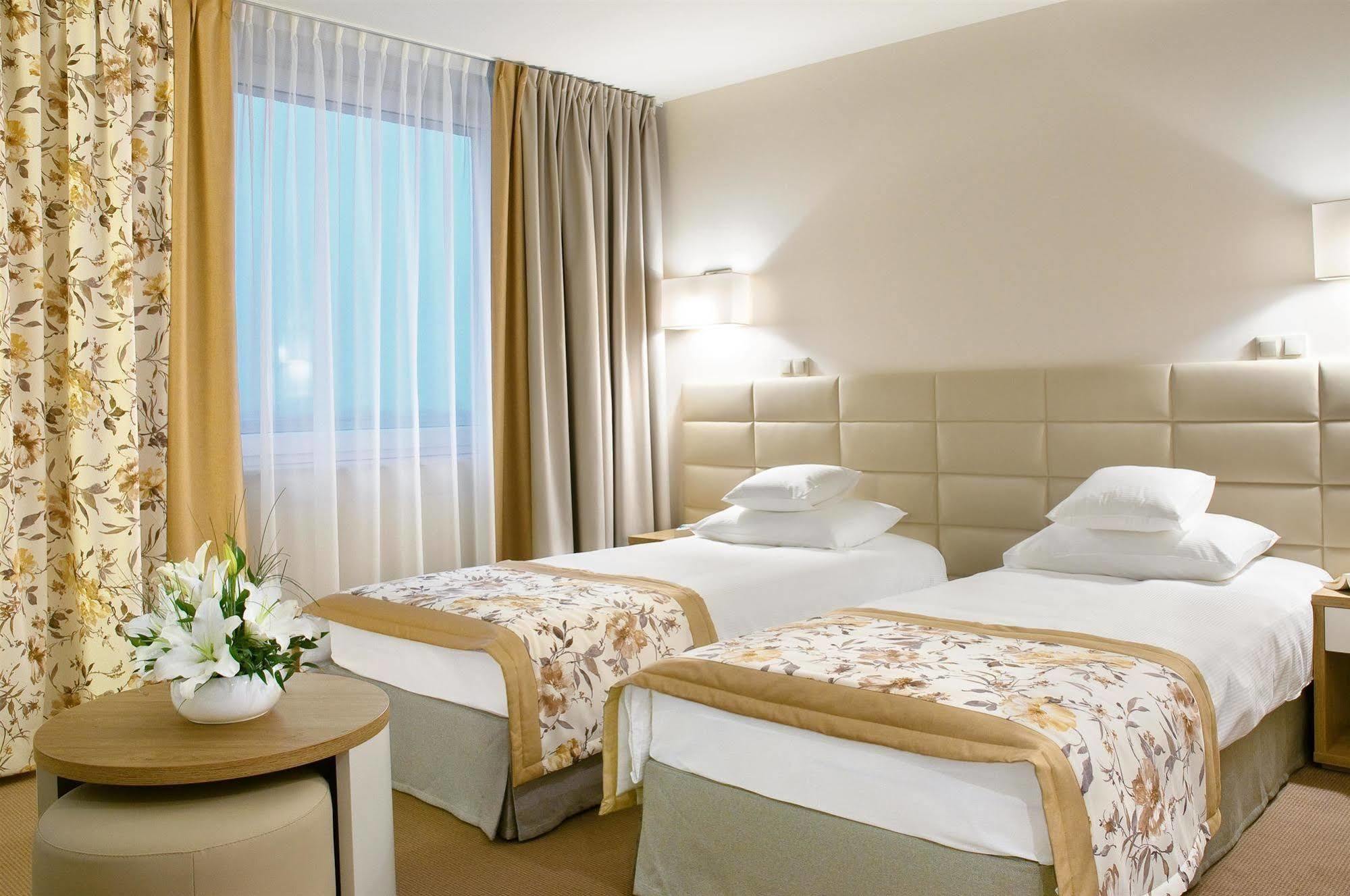 Hotel Petropol Płock Extérieur photo