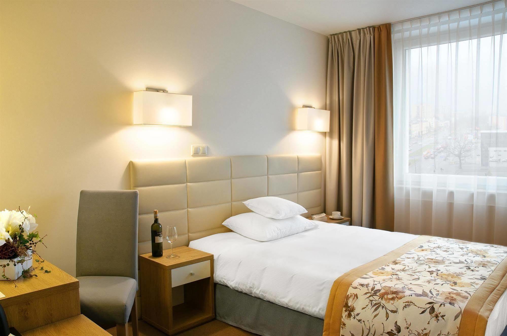 Hotel Petropol Płock Extérieur photo